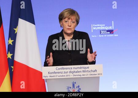 Bundeskanzlerin Angela Merkel hält ihre Rede während der 1. Deutsch-Französischen Digitalkonferenz, die am 27. Oktober 2015 im Elysee Palace in Paris, Frankreich, stattfand. Foto von Somer/ABACAPRESS.COM Stockfoto