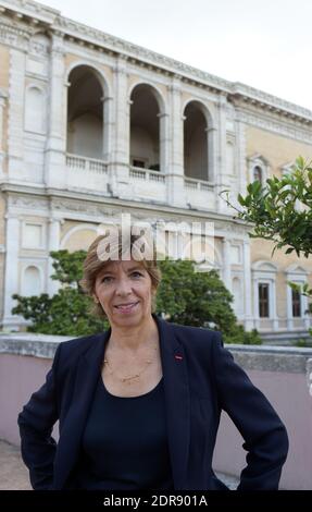 Catherine Colonna , französische Botschafterin in Italien, steht am 23 2015. September im Palazzo Farnese in Rom. Geboren 1956, ist sie die erste Frau an der Spitze des Palazzo Farnese, der schönsten und prestigeträchtigsten der französischen Botschaften. Seit dem 1. september 2014 ist sie in Rom zuständig. Zehn Jahre lang war sie Sprecherin von Präsident Jacques Chirac im Pariser Elysee-Palast. Der Palazzo Farnese, in dem derzeit die französische Botschaft untergebracht ist, ist der monumentale Palast der römischen Renaissance in Rom. Foto von Eric Vandeville /ABACAPRESS.COM Stockfoto