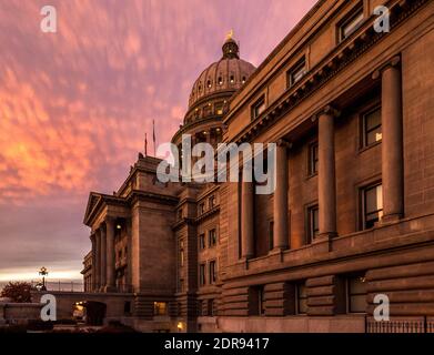 Das Idaho State Capitol, in Boise, an einem Herbstabend am sonnigsten. Stockfoto