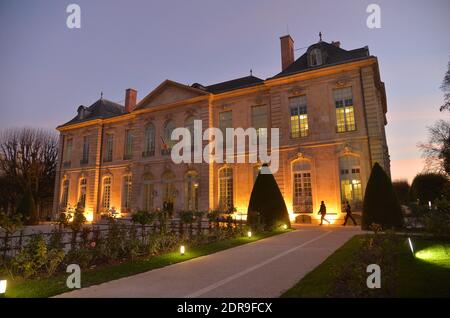 Außenansicht des Hotels Biron, Heimat der ständigen Sammlungen des Rodin-Museums, in Paris, Frankreich am 9. November 2015. Das Museum wird seine Türen am 12. November 2015, dem 175. Geburtstag des berühmten französischen Bildhauers, nach einer kompletten Renovierung in den letzten drei Jahren zu einem Preis von 16 Millionen Euro wieder für die Öffentlichkeit öffnen. Foto von Christian Liewig/ABACAPRESS.COM Stockfoto