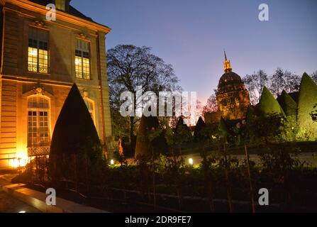 Außenansicht des Hotels Biron, Heimat der ständigen Sammlungen des Rodin-Museums, in Paris, Frankreich am 9. November 2015. Das Museum wird seine Türen am 12. November 2015, dem 175. Geburtstag des berühmten französischen Bildhauers, nach einer kompletten Renovierung in den letzten drei Jahren zu einem Preis von 16 Millionen Euro wieder für die Öffentlichkeit öffnen. Foto von Christian Liewig/ABACAPRESS.COM Stockfoto