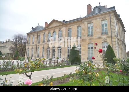 Außenansicht des Hotels Biron, Heimat der ständigen Sammlungen des Rodin-Museums, in Paris, Frankreich am 9. November 2015. Das Museum wird seine Türen am 12. November 2015, dem 175. Geburtstag des berühmten französischen Bildhauers, nach einer kompletten Renovierung in den letzten drei Jahren zu einem Preis von 16 Millionen Euro wieder für die Öffentlichkeit öffnen. Foto von Christian Liewig/ABACAPRESS.COM Stockfoto