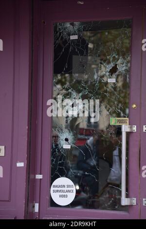 Am Tag danach: Orte der Terroranschläge in den Restaurants der Rue de la Fontaine au ROI in Paris, Frankreich am 14. November 2015. Foto von Henri Szwarc/ABACAPRESS.COM Stockfoto