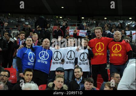 Frankreichs Fans beim internationalen Fußballspiel England gegen Frankreich im Wembley-Stadion in London, Großbritannien, am 17. November 2015. England gewann 2:0. Foto von Henri Szwarc/ABACAPRESS.COM Stockfoto