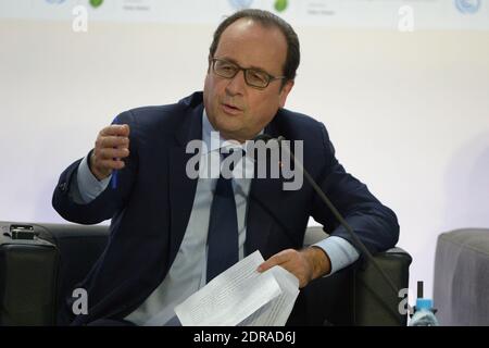 Der französische Präsident Francois Hollande während des Solar Power Alliance Lauch im Rahmen der COP21 UN-Klimakonferenz am 30. November 2015 in Le Bourget bei Paris, Frankreich. Foto von Henri Szwarc/ABACAPRESS.COM Stockfoto