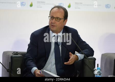 Der französische Präsident Francois Hollande während des Solar Power Alliance Lauch im Rahmen der COP21 UN-Klimakonferenz am 30. November 2015 in Le Bourget bei Paris, Frankreich. Foto von Henri Szwarc/ABACAPRESS.COM Stockfoto