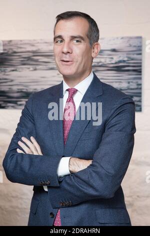 Eric Garcetti, Bürgermeister von Los Angeles, nimmt an der Fotoausstellung von Sebastian Copeland von Napapiri «Arctica, The Vanishing North» Teil, die am 03. Dezember 2015 in der Galerie Yann Arthus-Bertrand in Paris, Frankreich, stattfand. Foto von Audrey Poree/ ABACAPRESS.COM Stockfoto