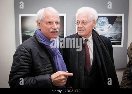 Yann Arthus-Bertrand und Lionel Jospin bei der Ausstellung Fotografie von Sebastian Copeland von Napapiri «Arctica, der verschwindende Norden», die am 03. Dezember 2015 in der Galerie Yann Arthus-Bertrand in Paris, Frankreich, stattfand. Foto von Audrey Poree/ ABACAPRESS.COM Stockfoto