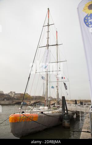 COP21 - LE 'TARA' AMBASSADEUR DES OCEANS AMARRE SOUS LE PONT ALEXANDRE III Foto von Nasser Berzane/ABACAPRESS.COM Stockfoto