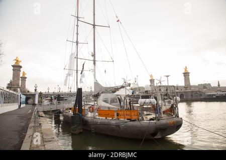 COP21 - LE 'TARA' AMBASSADEUR DES OCEANS AMARRE SOUS LE PONT ALEXANDRE III Foto von Nasser Berzane/ABACAPRESS.COM Stockfoto