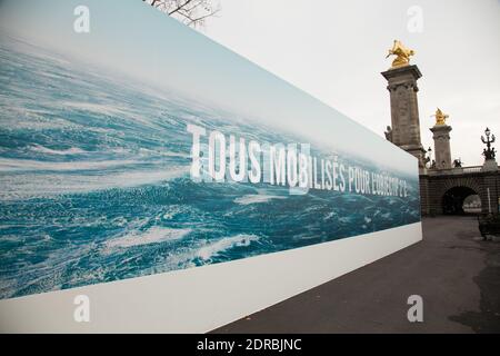 COP21 - LE 'TARA' AMBASSADEUR DES OCEANS AMARRE SOUS LE PONT ALEXANDRE III Foto von Nasser Berzane/ABACAPRESS.COM Stockfoto