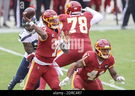 Landover, Maryland, USA. Dezember 2020. Washington Football Team Quarterback Dwayne Haskins (7) bereit, während der NFL Spiel zwischen dem NFL regulären Saison Spiel zwischen den Seattle Seahawks und der Washington Football Team spielte auf FedEx Feld in Landover, Maryland passieren. Fotograf: Cory Royster. Kredit: csm/Alamy Live Nachrichten Stockfoto