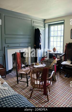 Das Aides-de-Camp-Schlafzimmer im Hauptquartier von Washington, wo Stabsoffiziere wie Alexander Hamilton schliefen, im Valley Forge Nat. Historischer Park. Stockfoto