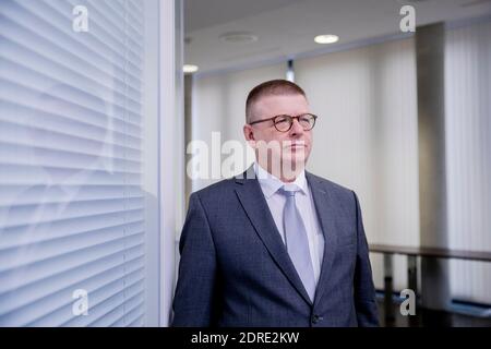 Berlin, Deutschland. Dezember 2020. Thomas Haldenwang, Präsident des Bundesamtes für Verfassungsschutz, vor einem Interview mit der Deutschen Presseagentur. Quelle: Christoph Soeder/dpa/Alamy Live News Stockfoto