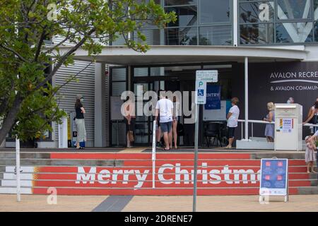 Covid 19 Coronavirus-Tests in Avalon Beach nach Ausbruch bei Die RSL und Bowling Club, Sydsney, Australien Stockfoto