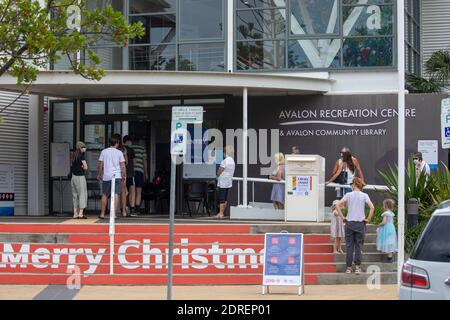 Covid 19 Coronavirus-Tests in Avalon Beach nach Ausbruch bei Die RSL und Bowling Club, Sydsney, Australien Stockfoto