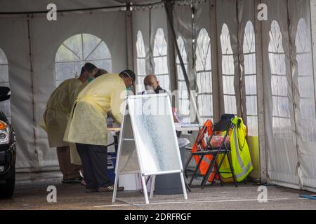 COVID 19 Pop-up-Fahrt durch die Testklinik in Avalon Strand nach Ausbruch im RSL und Bowling Club, Sydney, Australien Stockfoto