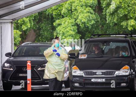 COVID 19 Pop-up-Fahrt durch die Testklinik in Avalon Strand nach Ausbruch im RSL und Bowling Club, Sydney, Australien Stockfoto