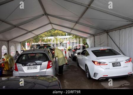 COVID 19 Pop-up-Fahrt durch die Testklinik in Avalon Strand nach Ausbruch im RSL und Bowling Club, Sydney, Australien Stockfoto