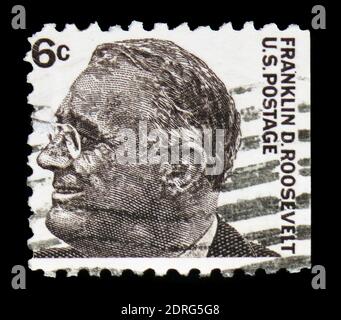 MOSKAU, RUSSLAND - 10. FEBRUAR 2019: Eine in den Vereinigten Staaten gedruckte Briefmarke zeigt Franklin Delano Roosevelt (1882-1945), 32. Präsident, berühmte Amerikaner ser Stockfoto