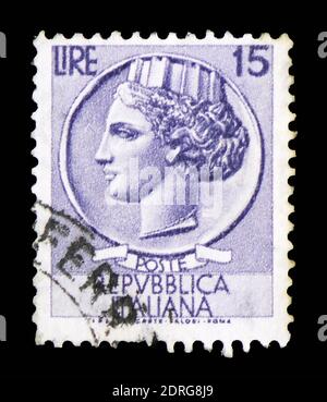 MOSKAU, RUSSLAND - 10. FEBRUAR 2019: Eine in Italien gedruckte Briefmarke zeigt Coin of Syracuse, Serie, um 1956 Stockfoto