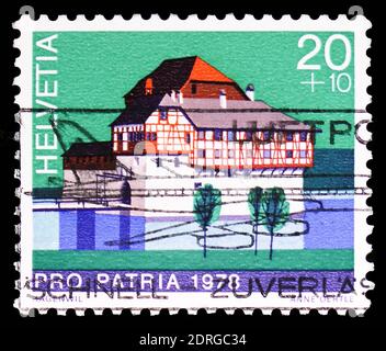 MOSKAU, RUSSLAND - 10. FEBRUAR 2019: Eine in der Schweiz gedruckte Briefmarke zeigt Hagenwil (Kanton Thurgau), Pro Patria - Castles Serie, um 1978 Stockfoto