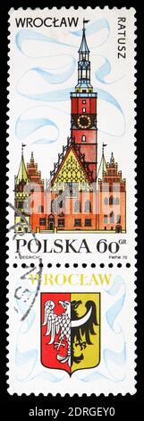 MOSKAU, RUSSLAND - 10. FEBRUAR 2019: Eine in Polen gedruckte Briefmarke zeigt Townhall, Wroclaw, Tourist Publicity Serie, um 1970 Stockfoto