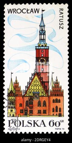 MOSKAU, RUSSLAND - 10. FEBRUAR 2019: Eine in Polen gedruckte Briefmarke zeigt Townhall, Wroclaw, Tourist Publicity Serie, um 1970 Stockfoto