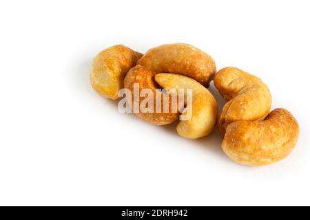 Cashewnüsse auf weißem Hintergrund Stockfoto