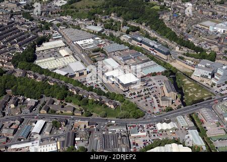 Luftaufnahme von Industrieanlagen auf der St Thomas' Road in Huddersfield, West Yorkshire Stockfoto