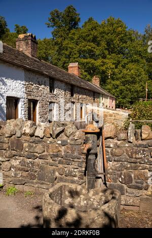 Großbritannien, Wales, Cardiff, St Fagans, National Museum of History, 1795 Rhyd-y-Car Terrace, von der Merthyr Tydfil Wasserpumpe Stockfoto