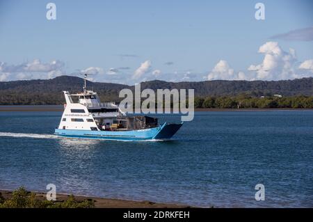 MS Moreton Escape Fähre zu den Inseln in der Moreton Bay vor Brisbane, Queensland, Australien. Ursprünglich wurde das Landungsschiff der US Navy im Golfkrieg eingesetzt. Stockfoto