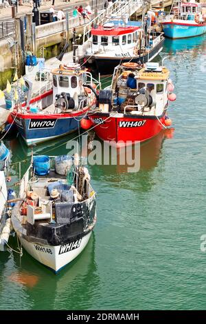 Fischerboote liegen im Hafen von Weymouth, Dorset, England. Stockfoto