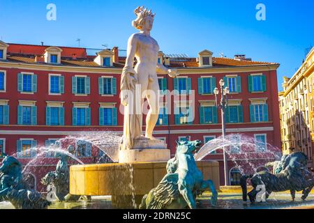 Detail des Apollo statue am Brunnen der Sonne auf dem Place Massena in Nizza, Frankreich. Statue wurde vom Künstler Alfred Auguste Janniot in 1956 gemacht. Stockfoto