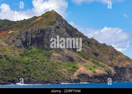 Blick vom Kreuzfahrtschiff Pacific Princess, während er in Bounty Bay auf den Pitcairn Islands festmacht, eine kleine Gruppe von Inseln, die eine britische Übersee sind Stockfoto