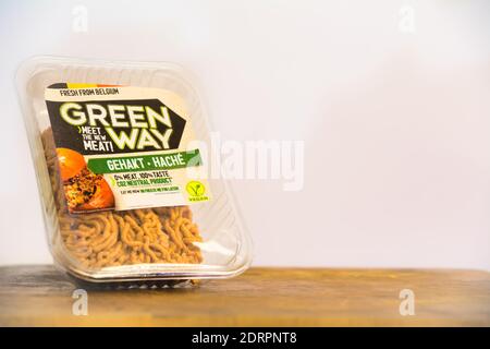 ANTWERPEN, BELGIEN - 19. Dez 2020: Antwerpen, Belgien, Dezember 2020, illustrative Editorial: Greenway vegan Hackfleisch Ersatz Stockfoto