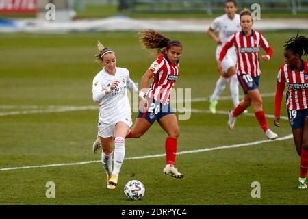 Kosovare Asllani von Real Madrid und Leicy Santos von Atletico de Madrid in Aktion während der spanischen Frauenmeisterschaft, Liga Iberdrola Fußballspiel zwischen Real Madrid und Atletico de Madrid am 19. dezember 2020 in Ciudad Deportiva Real Madrid in Valdebebas, Madrid, Spanien - Foto Oscar J Barroso / Spanien DPPI / DPPI / LM Stockfoto