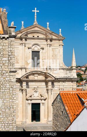 Dubrovnik, Dubrovnik-Neretva, Kroatien. Ostfront der Jesuitenkirche St. Ignatius, Ruđer Bošković-Platz. Stockfoto