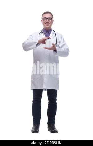 Porträt eines lächelnden männlichen Arztes, der eine Brille trägt und hält Eine Flasche Pillen Stockfoto