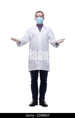 Porträt des jungen Arztes in Maske und Handschuhen Stockfoto