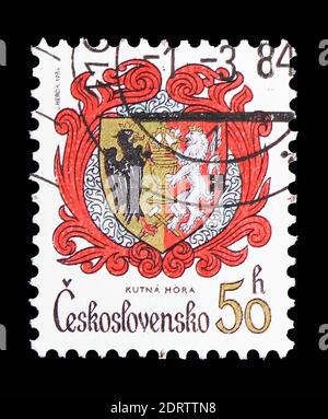 MOSKAU, RUSSLAND - 10. FEBRUAR 2019: Eine in der Tschechoslowakei gedruckte Briefmarke zeigt Kutna Hora, Wappen der tschechoslowakischen Stadtserie, um 1984 Stockfoto
