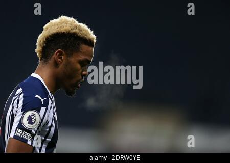 West Bromwich, Großbritannien. Dezember 2020. Grady Diangana von West Bromwich Albion schaut auf. Premier League, West Bromwich Albion V Aston Villa at the Hawthorns in West Bromwich, Midlands on Sunday 20th December 2020. Dieses Bild darf nur für redaktionelle Zwecke verwendet werden. Nur redaktionelle Verwendung, Lizenz für kommerzielle Nutzung erforderlich. Keine Verwendung in Wetten, Spiele oder ein einzelner Club / Liga / Spieler Publikationen. PIC von Andrew Orchard / Andrew Orchard Sport Fotografie / Alamy Live News Credit: Andrew Orchard Sport Fotografie / Alamy Live News Stockfoto