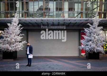 Deutschland Koln Das Weltstadthaus In Der Schildergasse Kaufhaus Der Firma Peek Cloppenburg Nach Planen Des Architats Gebaut Stockfotografie Alamy