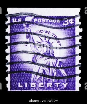 MOSKAU, RUSSLAND - 10. FEBRUAR 2019: Eine in den USA gedruckte Briefmarke zeigt Freiheitsstatue (1875), Liberty Island, New York City, Liberty Issue seri Stockfoto
