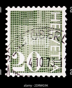 MOSKAU, RUSSLAND - 10. FEBRUAR 2019: Eine in der Schweiz gedruckte Briefmarke zeigt Ziffern '20' auf gemustertem Hintergrund, Zahlenreihe, um 1970 Stockfoto