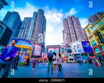 Guangzhou, China Dezember 2019 Shangxiajiu Fußgängerzone. Kommerzielle Fußgängerzone im Liwan District. Haupteinkaufsviertel der Stadt. Ein Major Stockfoto