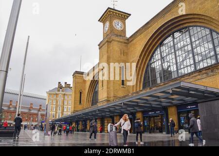 London, Großbritannien. Dezember 2020. Außenansicht des Bahnhofs King's Cross. Quelle: Vuk Valcic/Alamy Stockfoto