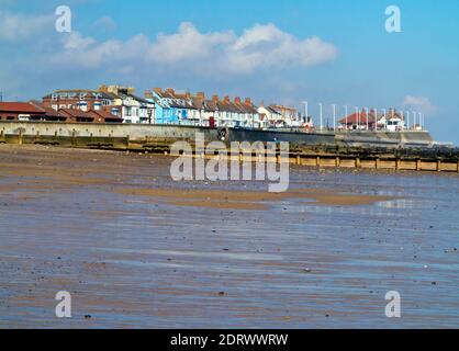 Blick über den Strand in Richtung Hornsea, einem Badeort Im East Riding of Yorkshire England Großbritannien Stockfoto