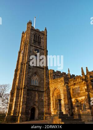 Der Tower of Lancaster Priory oder die Priory Church of St Mary in der City of Lancaster Lancashire England ein denkmalgeschütztes Sandsteingebäude. Stockfoto