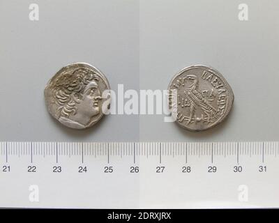 Herrscher: Ptolemäus XIII Theos Philopator, Ancient Macedonian, 51–47 v. Chr. Münzstätte: Ägypten, Tetradrachm von Ptolemäus XIII Theos Philopator aus Ägypten, 51–47 v. Chr., Silber, 13.76 g, 12:00, 26.3 mm, Made in Egypt, Greek, 1. Jahrhundert v. Chr., Numismatik Stockfoto